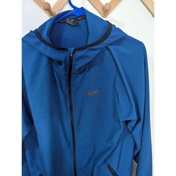 Nike Men's Full Zip Lightweight Dry-Fit Jacket - Size Medium - Picture 3 of 6
